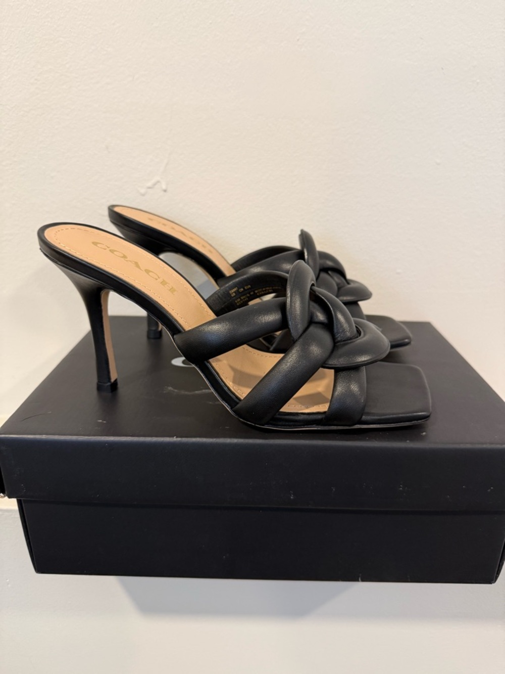 NIB Coach Kellie Sandals - Picture 3 of 9